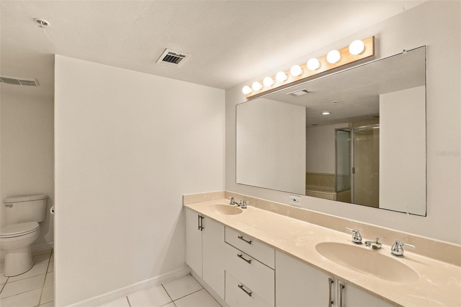 Condominium at 4 OCEANS WEST BLVD #402A, DAYTONA BEACH SHORES, photo 21 of 36