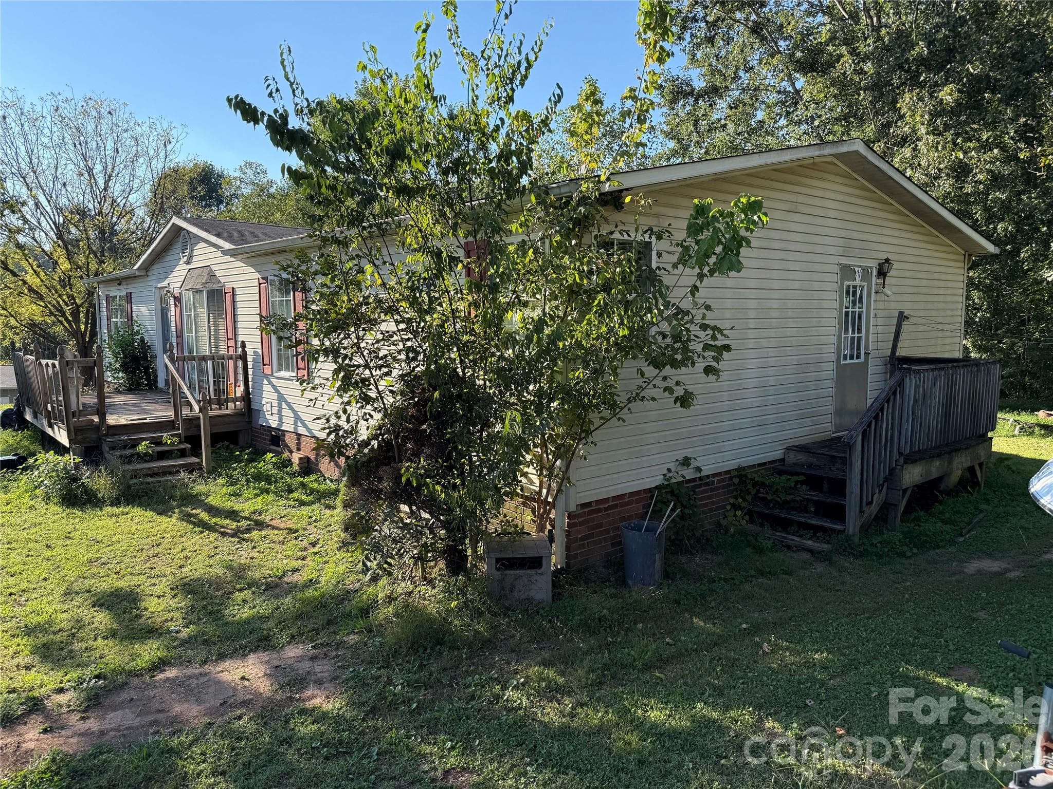 Single Family Residence at 142 Forest Grove Drive, Statesville, photo 2 of 31