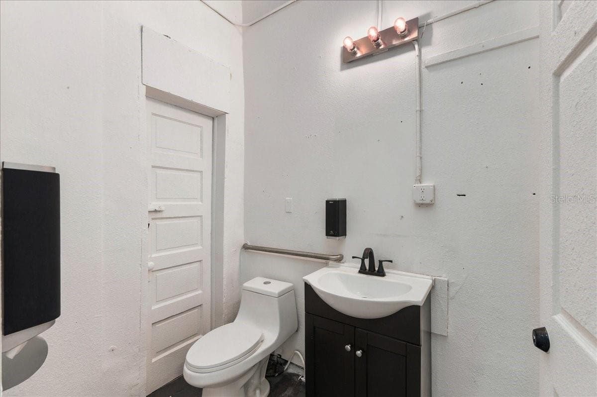Mixed Use at 1756 CENTRAL AVE, ST PETERSBURG, photo 41 of 94