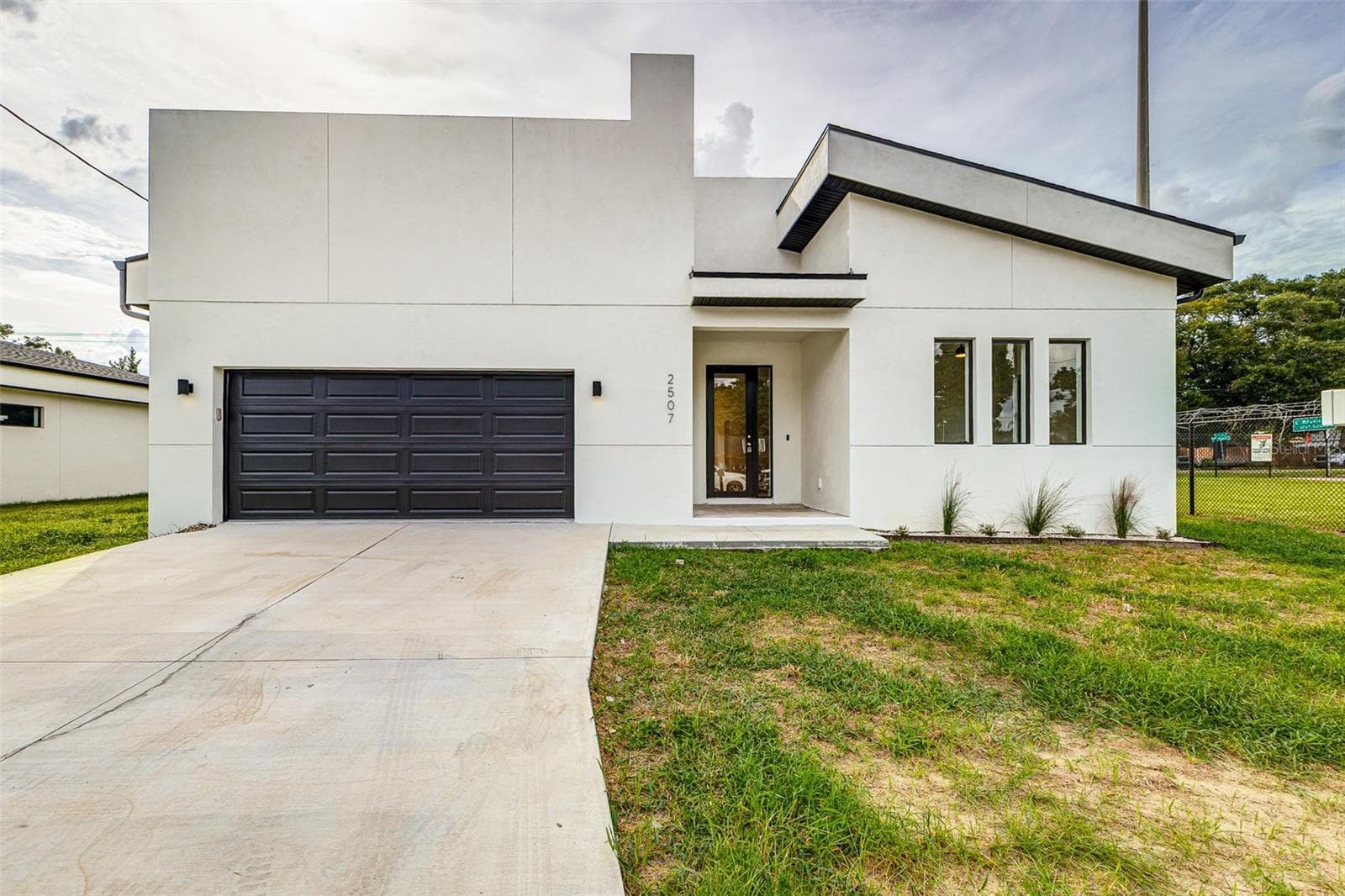 2507 FAIRVIEW AVE