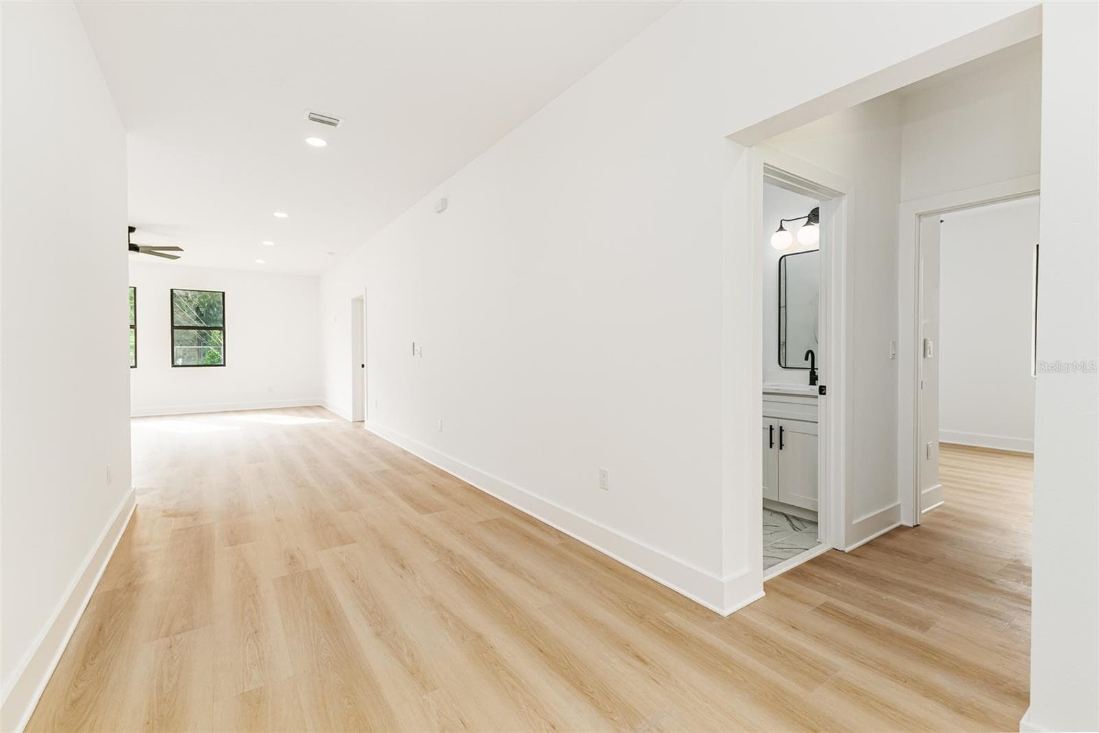 Single Family Residence at 2507 FAIRVIEW AVE, SEFFNER, photo 6 of 45