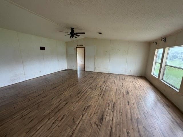 Manufactured Home at 314 SKYBLUE LN, AUBURNDALE, photo 2 of 21