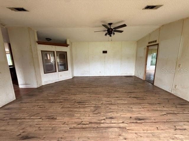 Manufactured Home at 314 SKYBLUE LN, AUBURNDALE, photo 3 of 21
