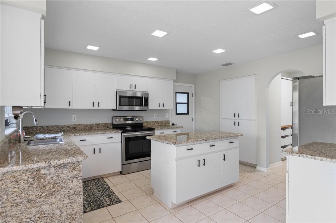 Single Family Residence at 8 W Winged Foot CT, HOMOSASSA FL 34446, Homosassa, photo 18 of 65