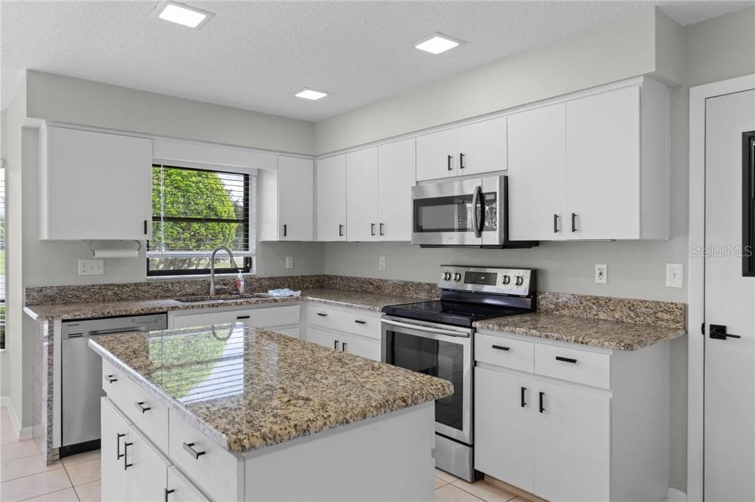Single Family Residence at 8 W Winged Foot CT, HOMOSASSA FL 34446, Homosassa, photo 19 of 65