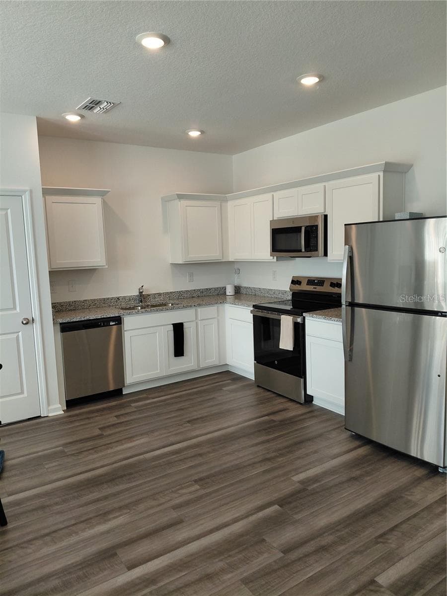Kitchen - 14947 PISA PKWY, DADE CITY
