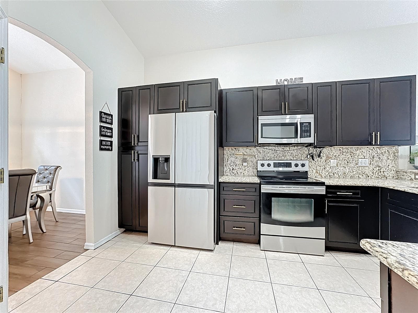 Single Family Residence at 302 JULLIARD BLVD, DAVENPORT, photo 7 of 33