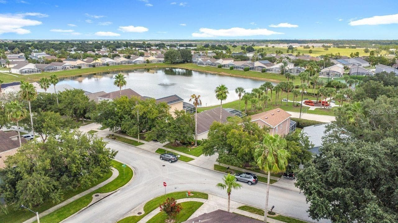 Short walk to playground, tennis & volleyball courts. - 302 JULLIARD BLVD, DAVENPORT