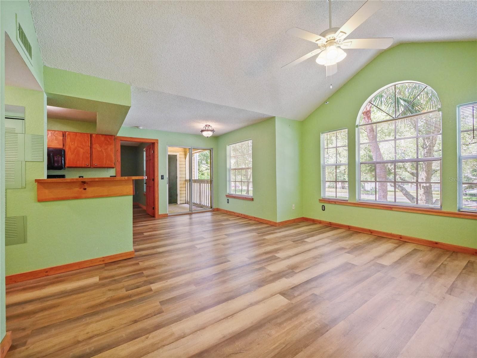 Living Room - 1023 S HIAWASSEE RD #4028, ORLANDO