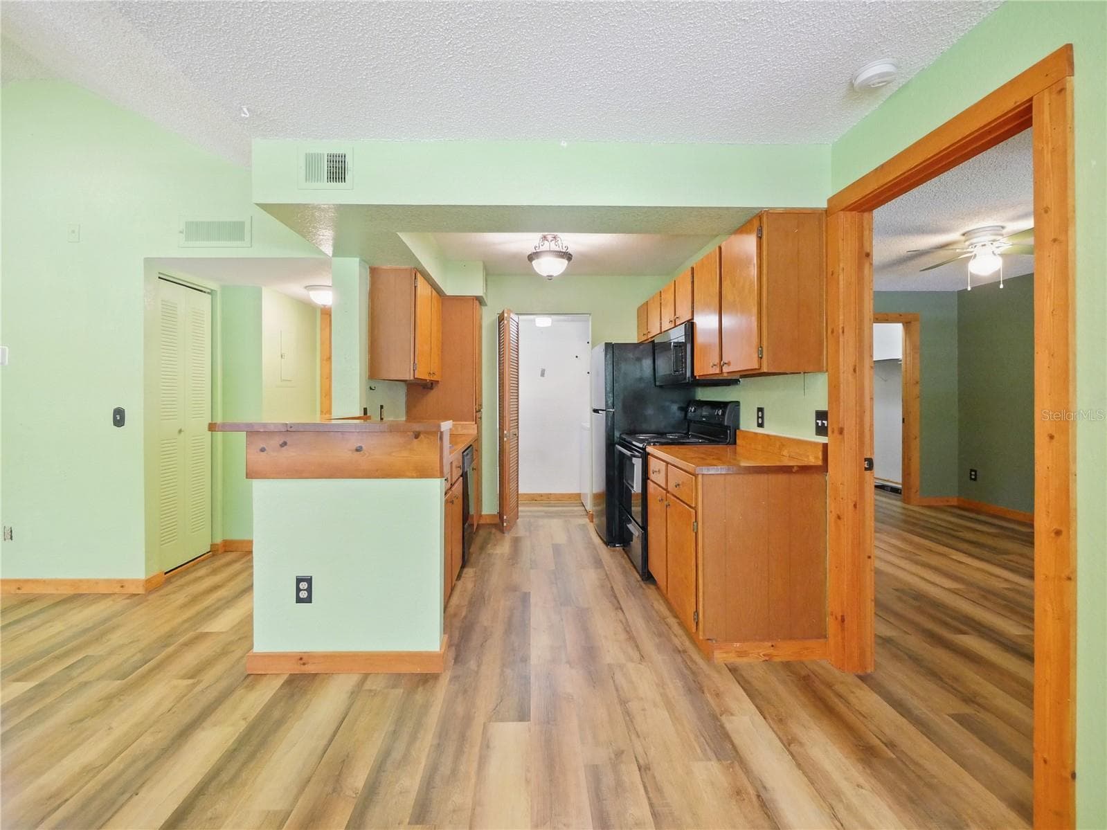 Kitchen - 1023 S HIAWASSEE RD #4028, ORLANDO