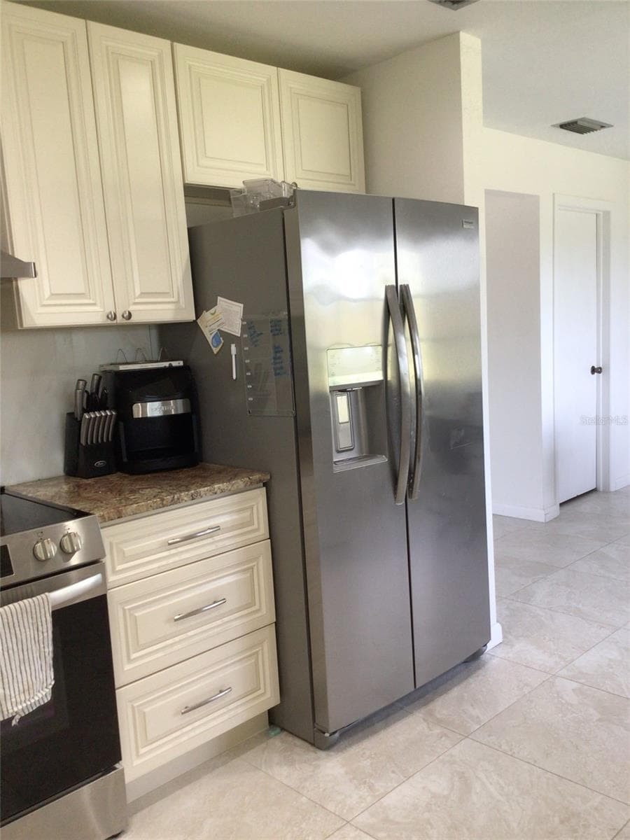 Single Family Residence at 1304 ALAMEDA AVE, CLEARWATER, photo 12 of 39