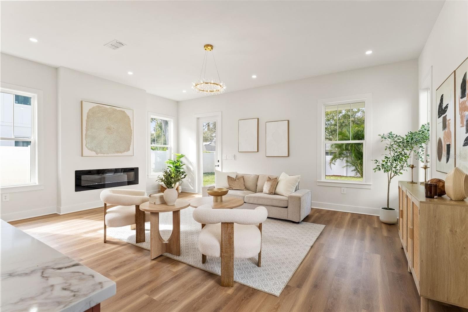 great room with quartz fireplace - 10154 HODSON PL, SEMINOLE
