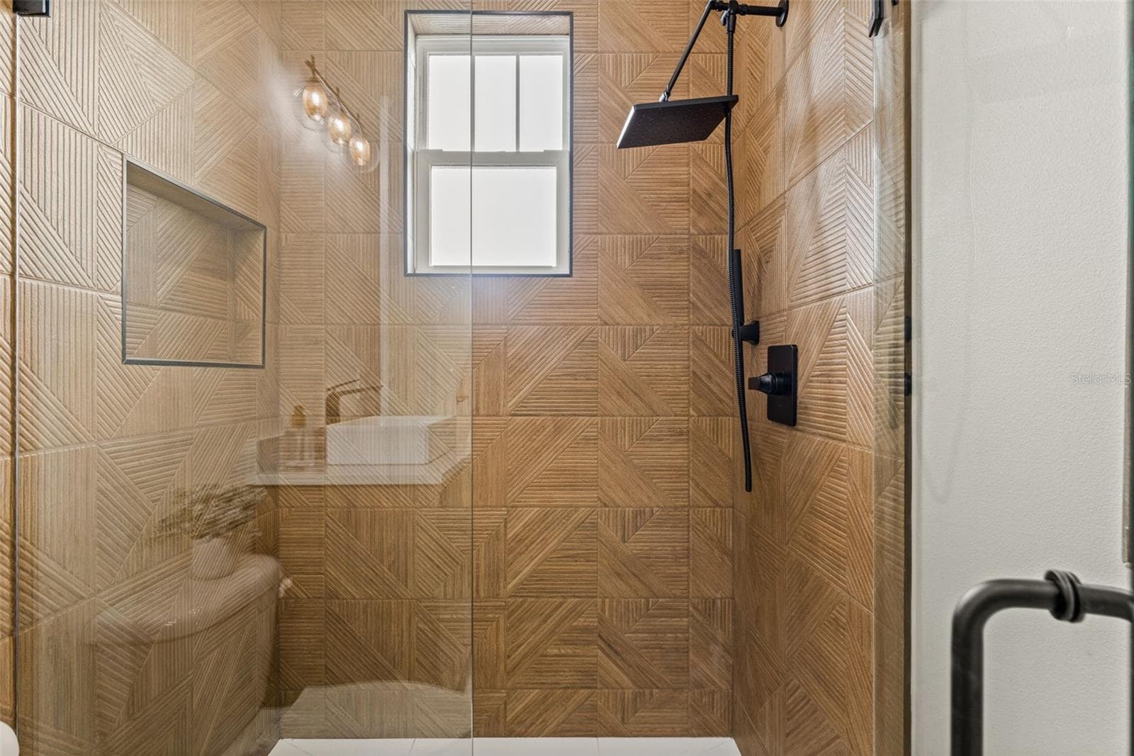 downstairs bath walk in shower - 10154 HODSON PL, SEMINOLE