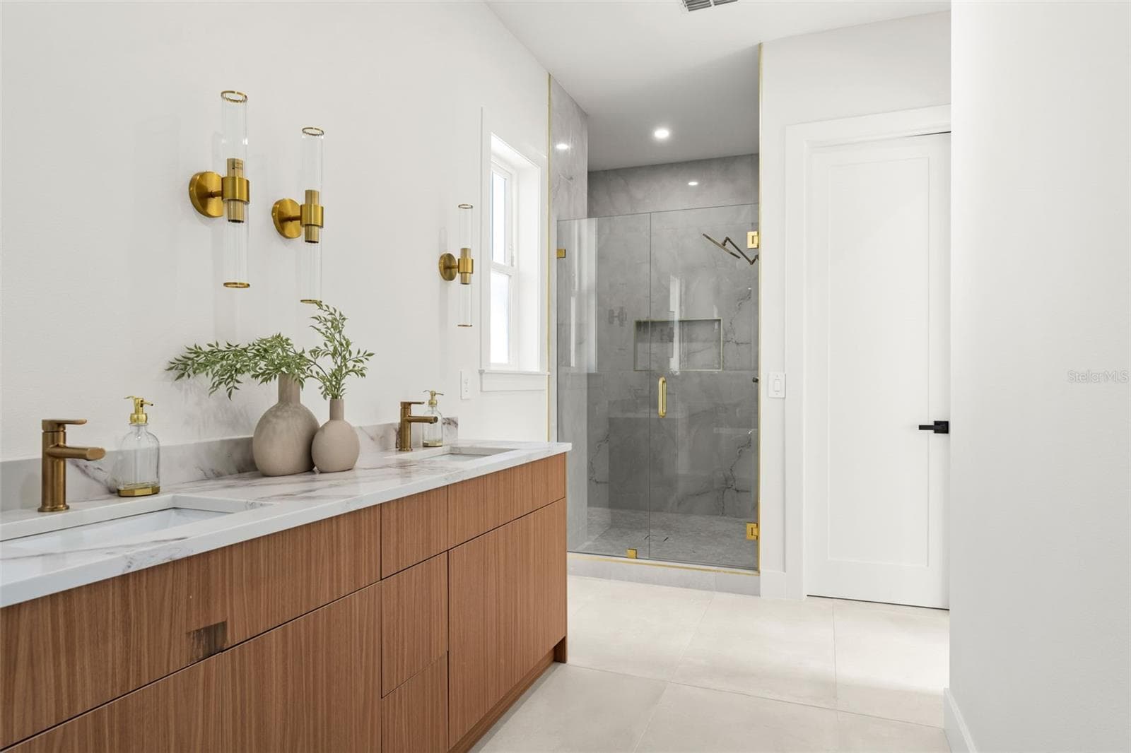 Primary bath with walk in shower - 10154 HODSON PL, SEMINOLE