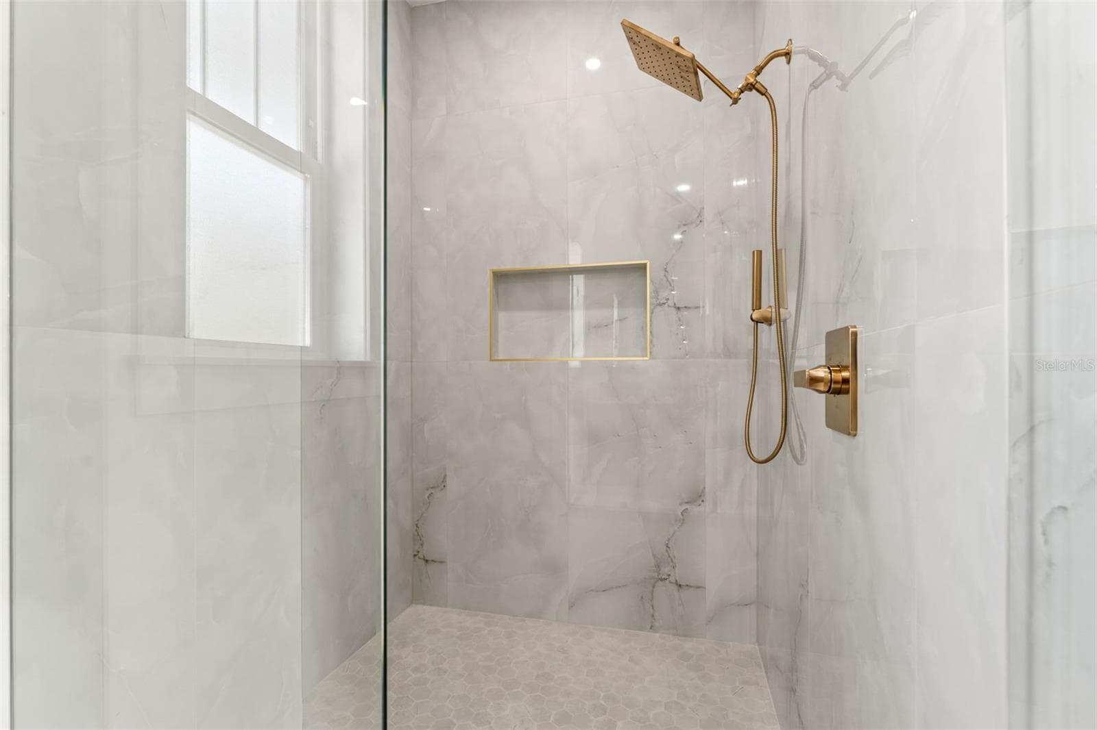 Walk in shower - 10154 HODSON PL, SEMINOLE