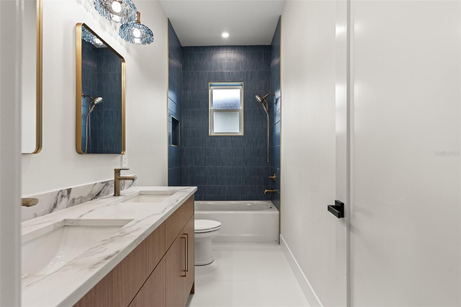 upstairs secondary bath - 10154 HODSON PL, SEMINOLE