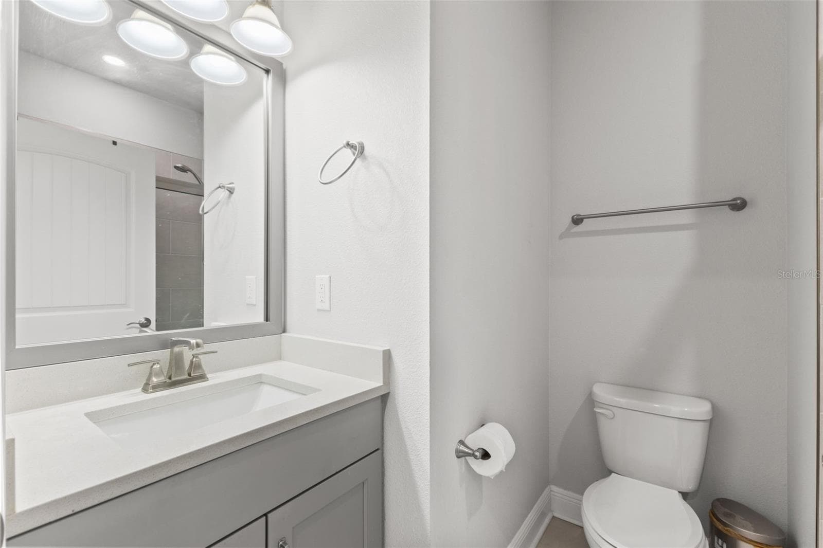 Downstairs full bath for downstairs bedroom - 4009 W CARMEN ST, TAMPA