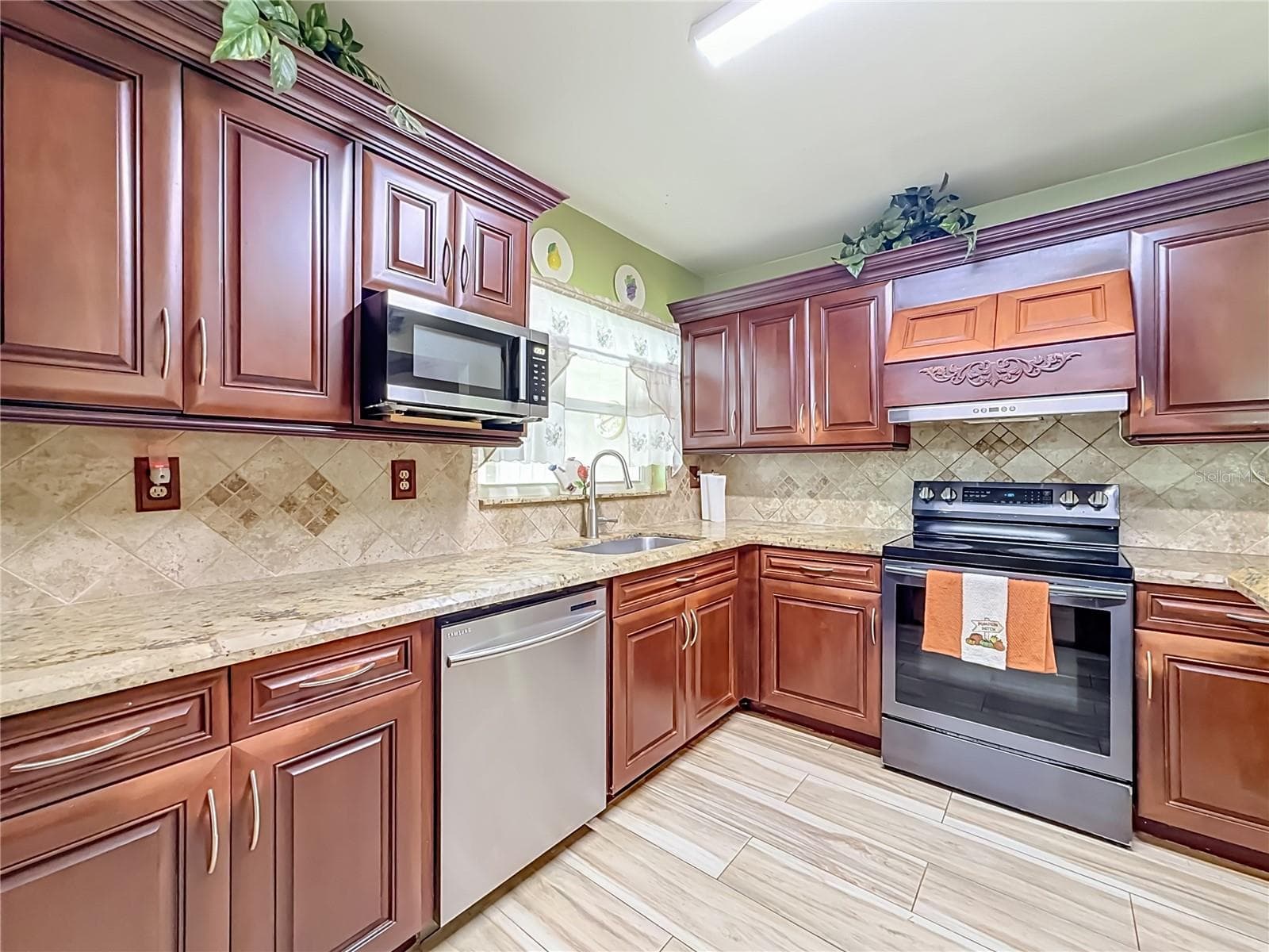 Single Family Residence at 19731 NW 33RD AVE, MIAMI GARDENS, photo 14 of 47