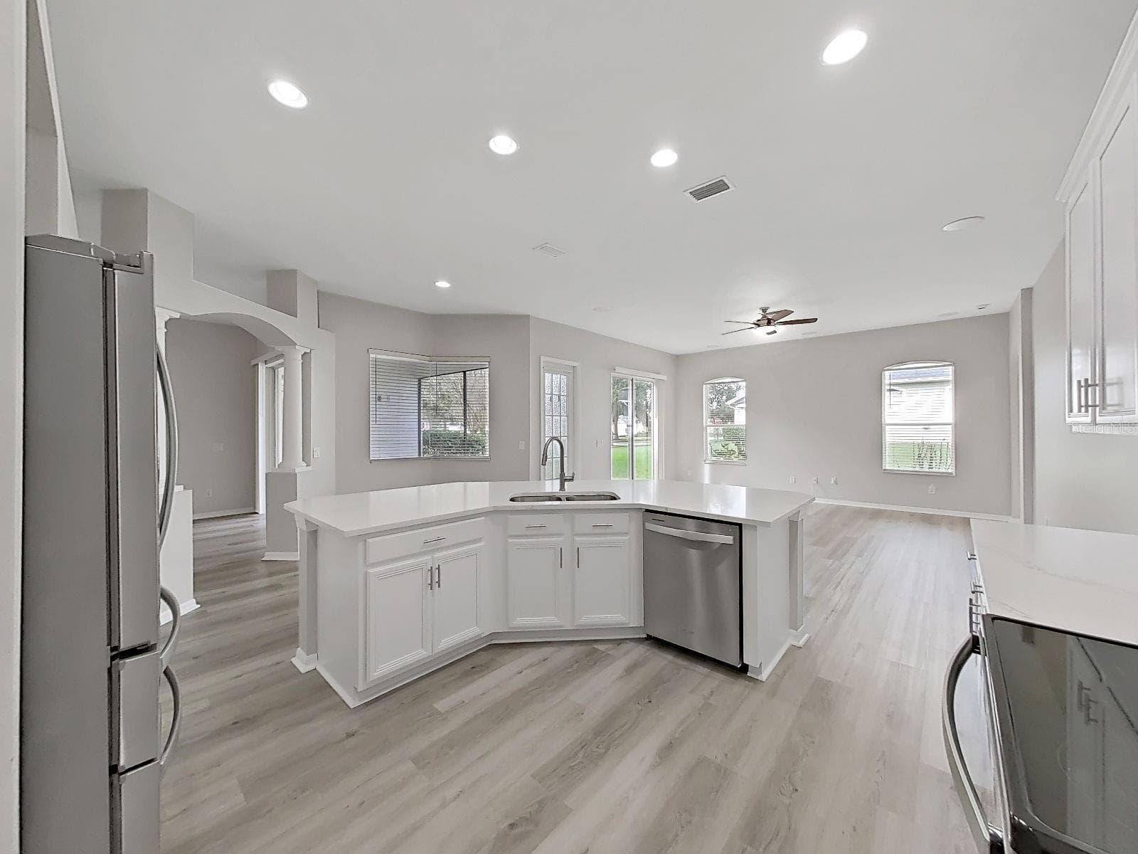 Kitchen - 9310 MANGROVE CT, TAMPA