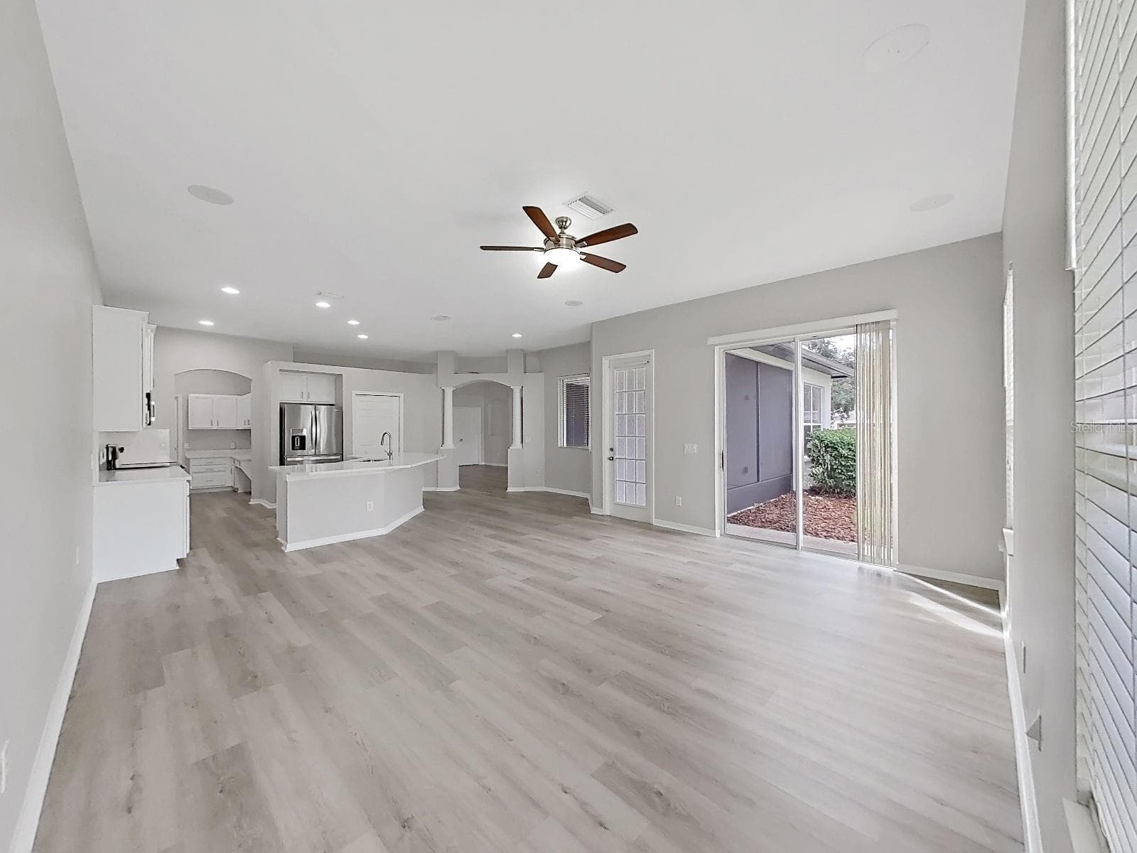 family room - 9310 MANGROVE CT, TAMPA