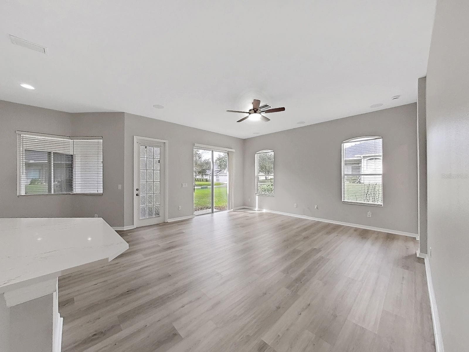family room - 9310 MANGROVE CT, TAMPA