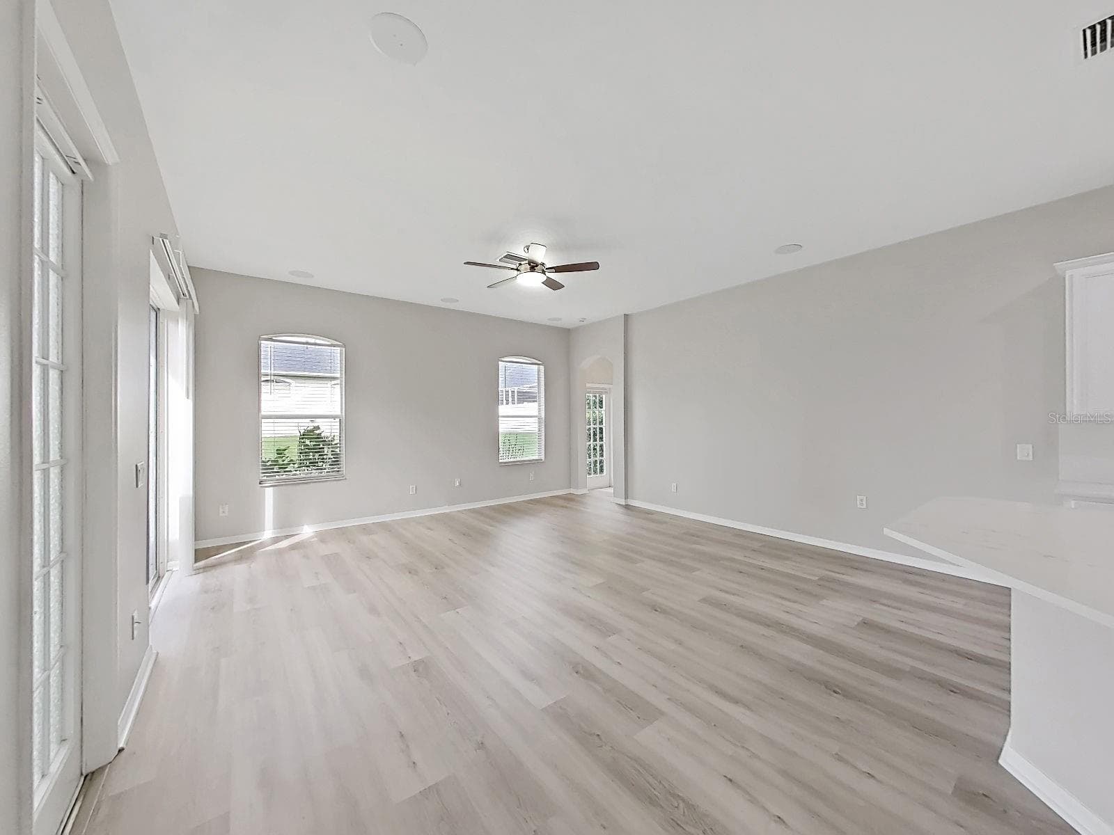 family room - 9310 MANGROVE CT, TAMPA