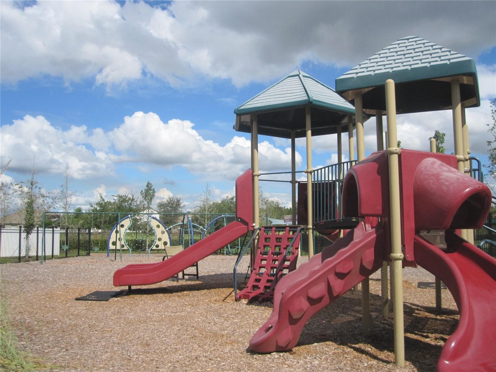 playground - 9310 MANGROVE CT, TAMPA