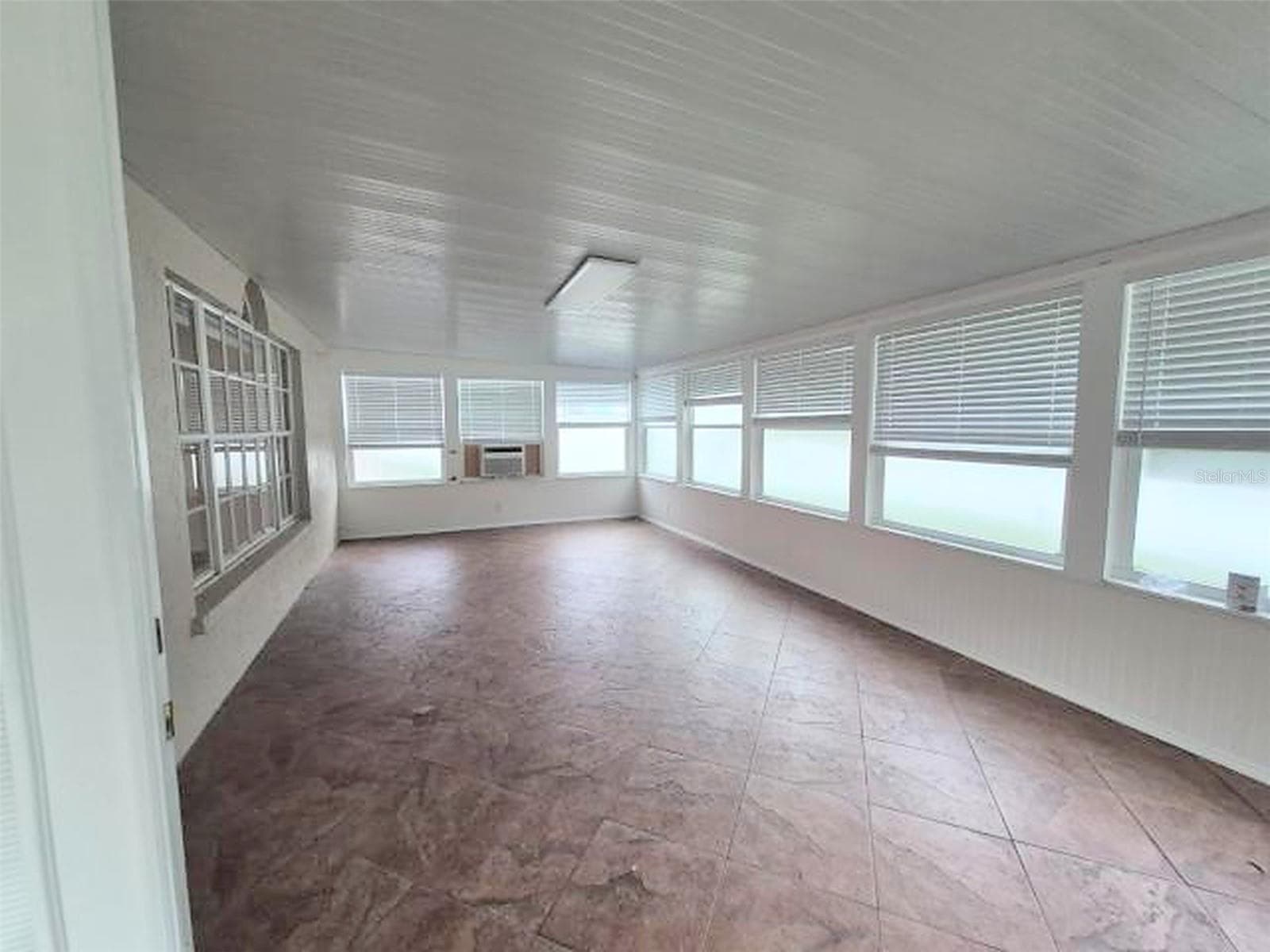 Single Family Residence at 902 GREENBELT CIR, BRANDON, photo 15 of 68