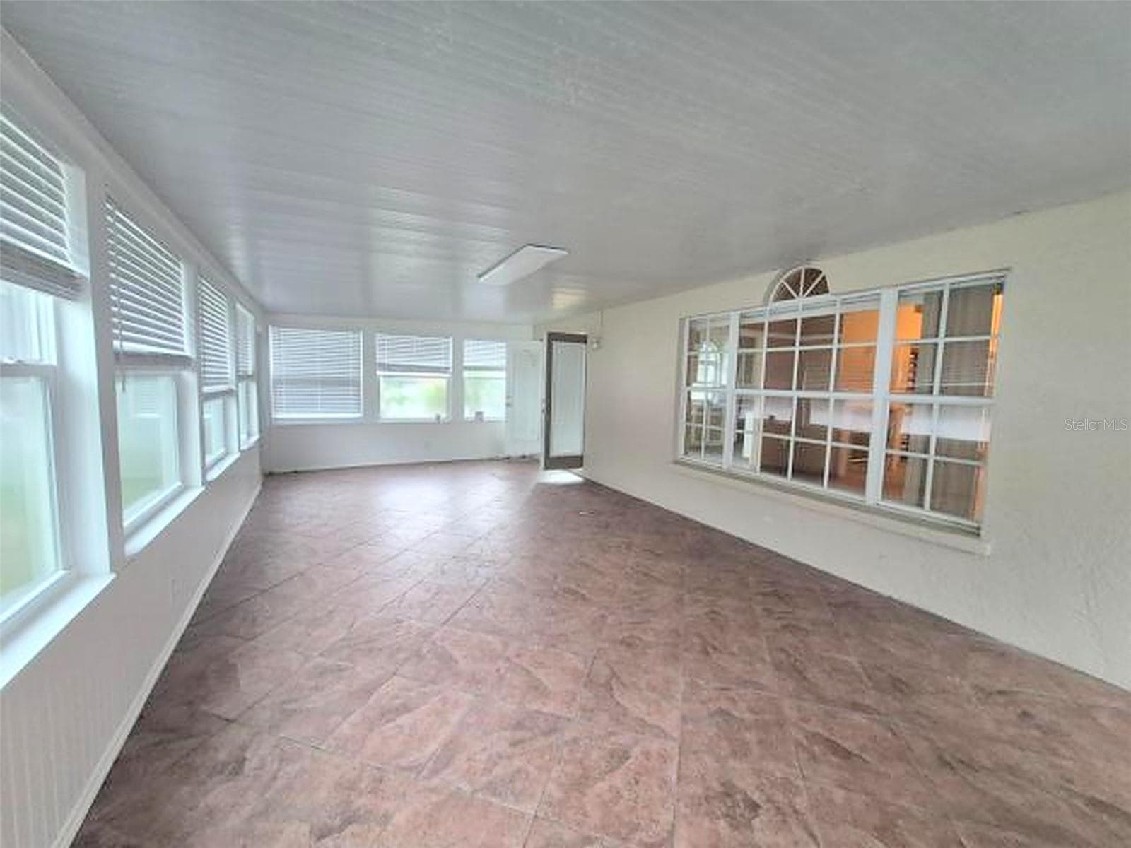 Single Family Residence at 902 GREENBELT CIR, BRANDON, photo 17 of 68