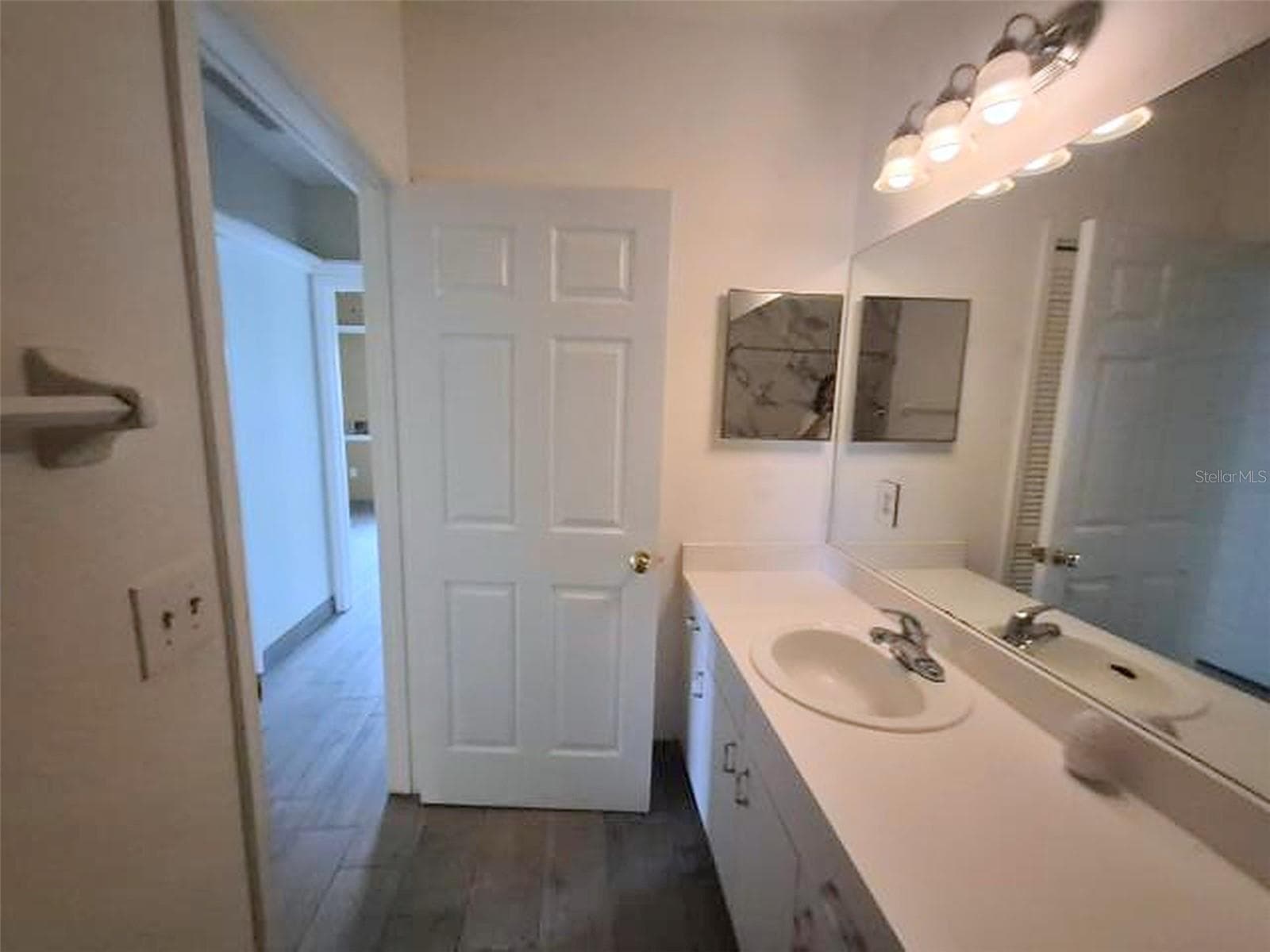 Single Family Residence at 902 GREENBELT CIR, BRANDON, photo 29 of 68
