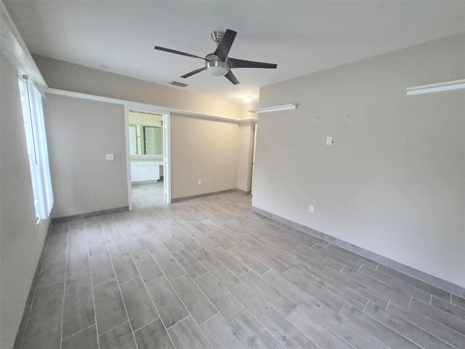 Single Family Residence at 902 GREENBELT CIR, BRANDON, photo 37 of 68
