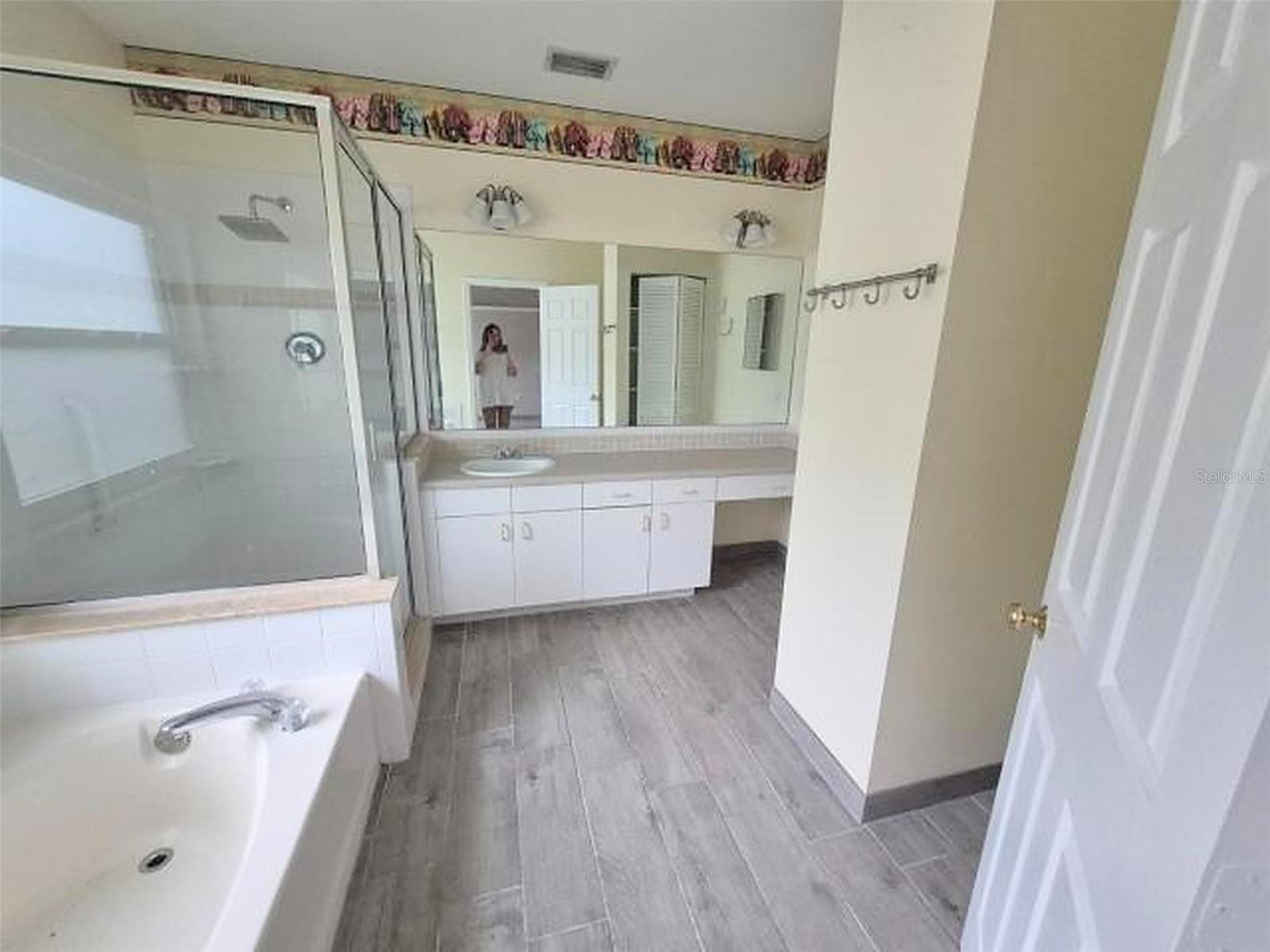 Single Family Residence at 902 GREENBELT CIR, BRANDON, photo 39 of 68