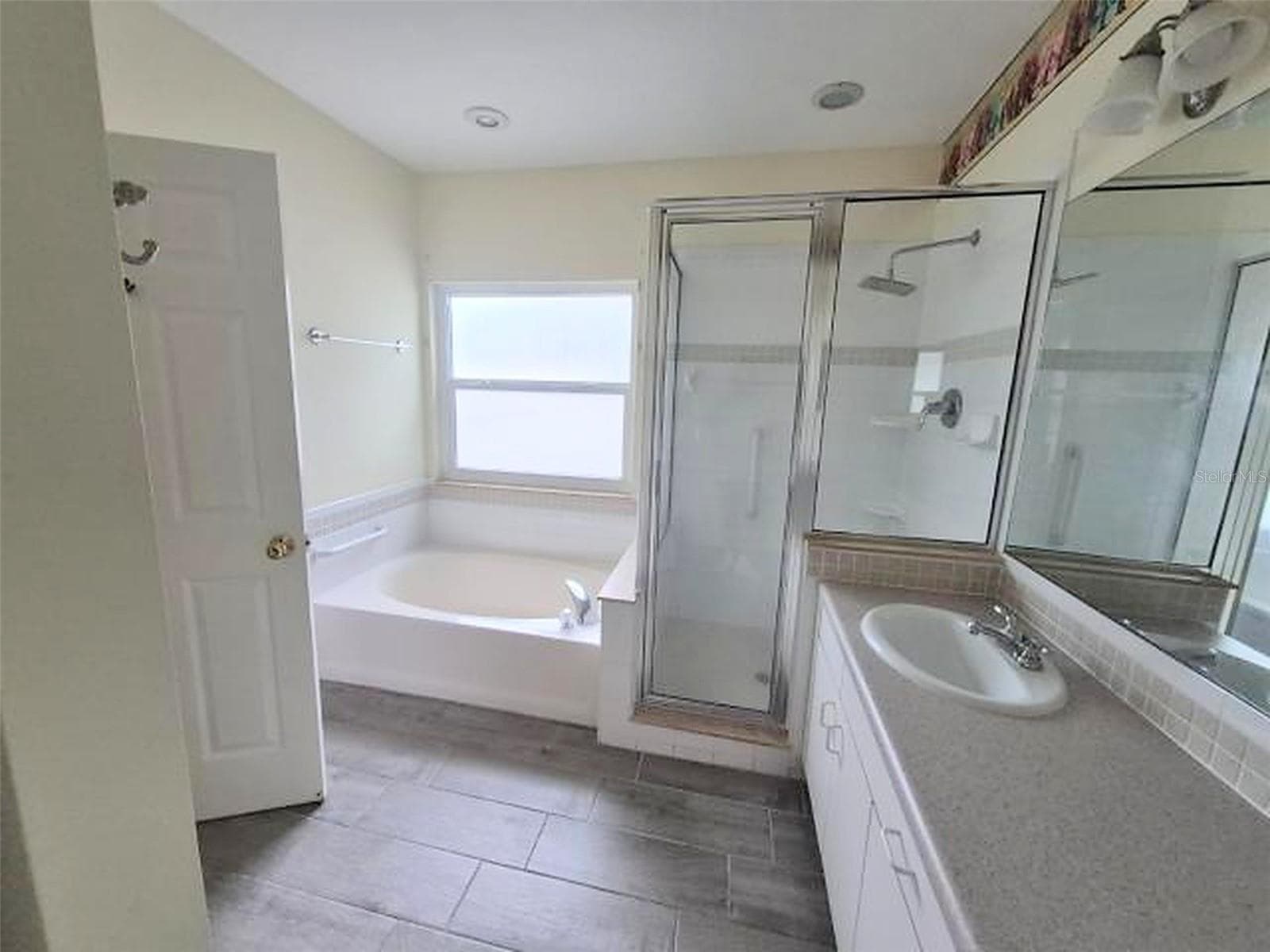 Single Family Residence at 902 GREENBELT CIR, BRANDON, photo 43 of 68