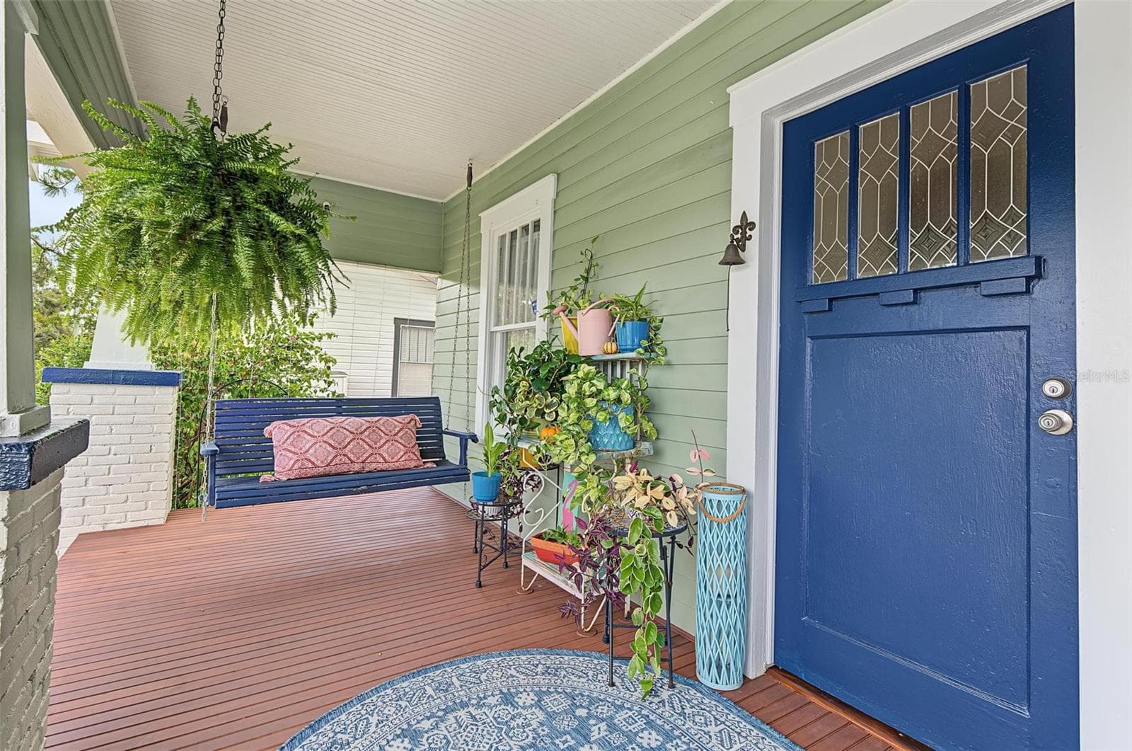 Love a Porch Swing - 809 E FLORA ST, TAMPA