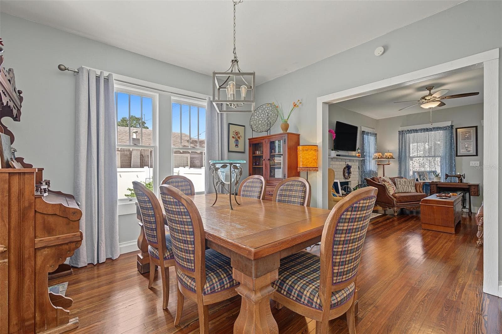 Beautiful Hardwood Floors - 809 E FLORA ST, TAMPA