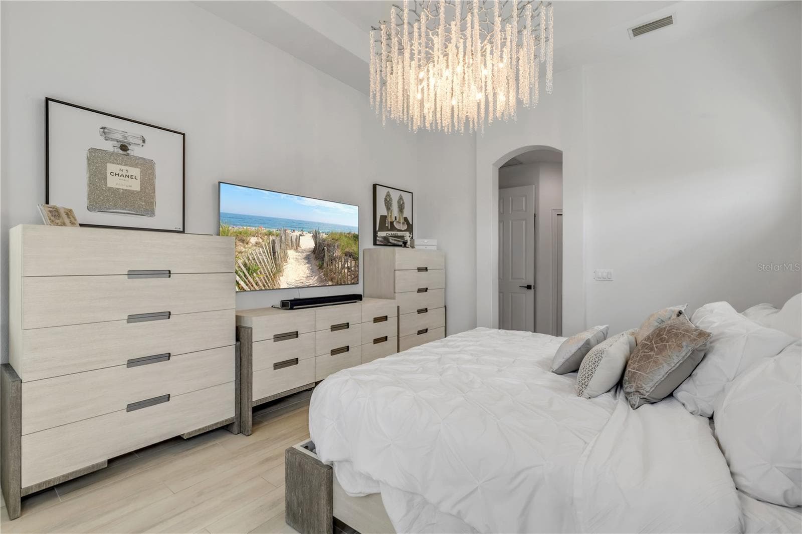 Exquisite chandlier - 189 ASPEN WAY, PALM COAST