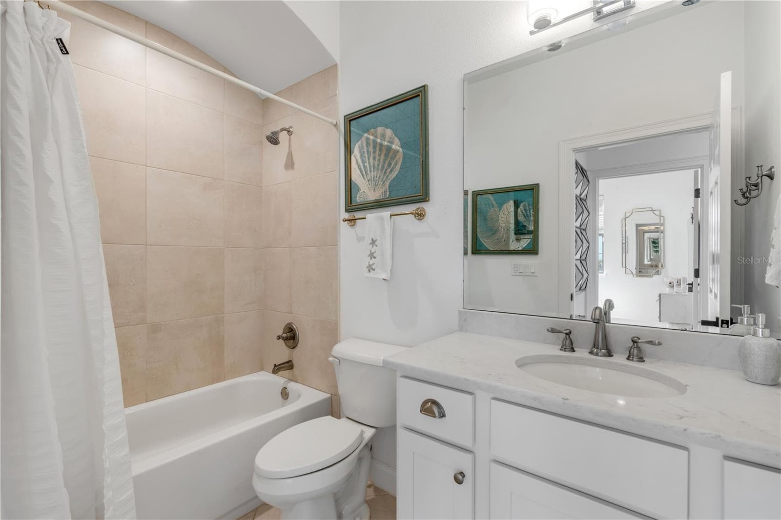 En Suite Guest Bathroom - 189 ASPEN WAY, PALM COAST