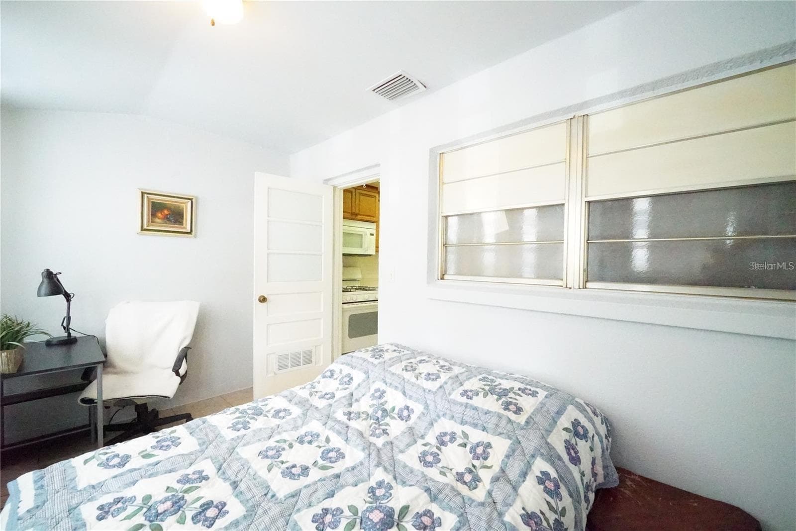 Florida Room with Central AC vent - 5810 21ST ST N #15, ST PETERSBURG