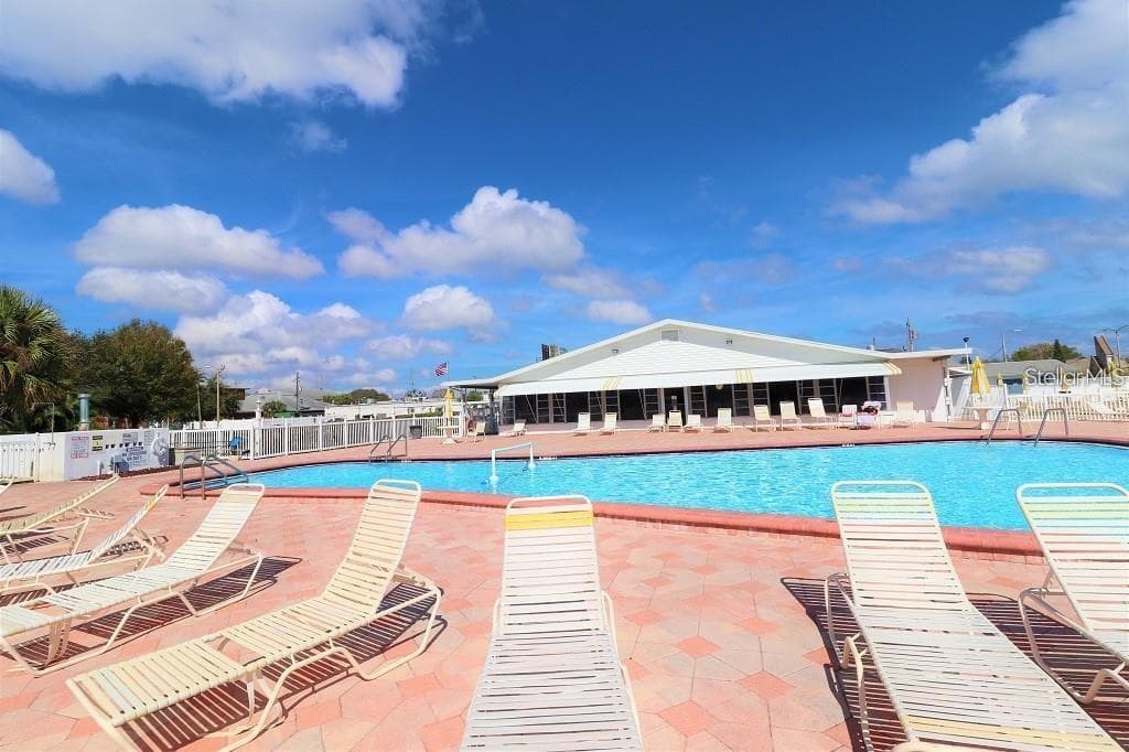 Community Swimming pool - 5810 21ST ST N #15, ST PETERSBURG