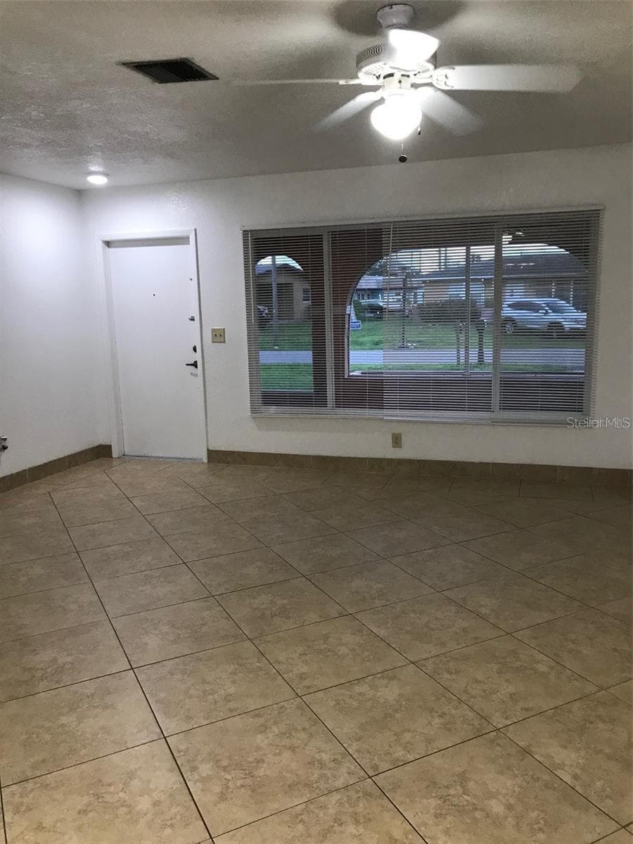 LIVING ROOM - 23040 JUMPER AVE, PORT CHARLOTTE