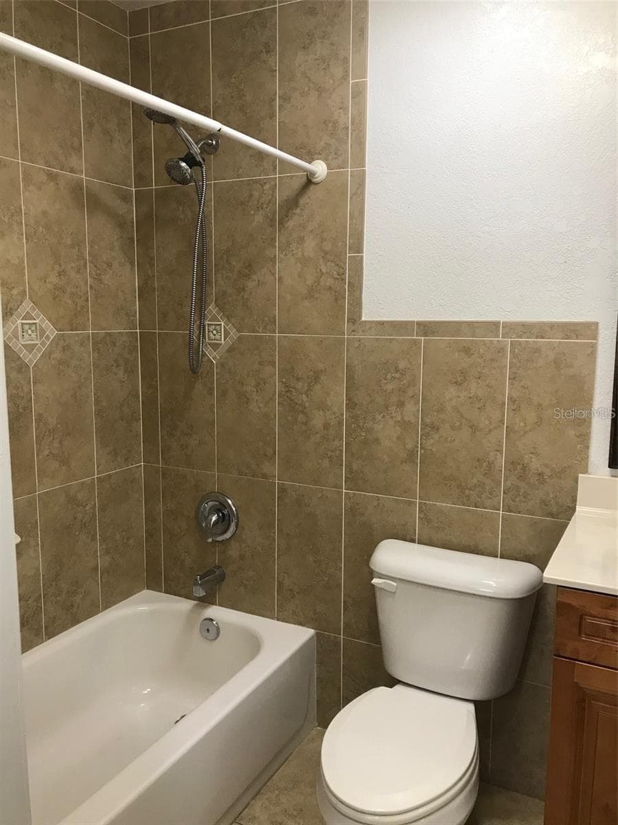 GUEST BATH TUB/SHOWER - 23040 JUMPER AVE, PORT CHARLOTTE