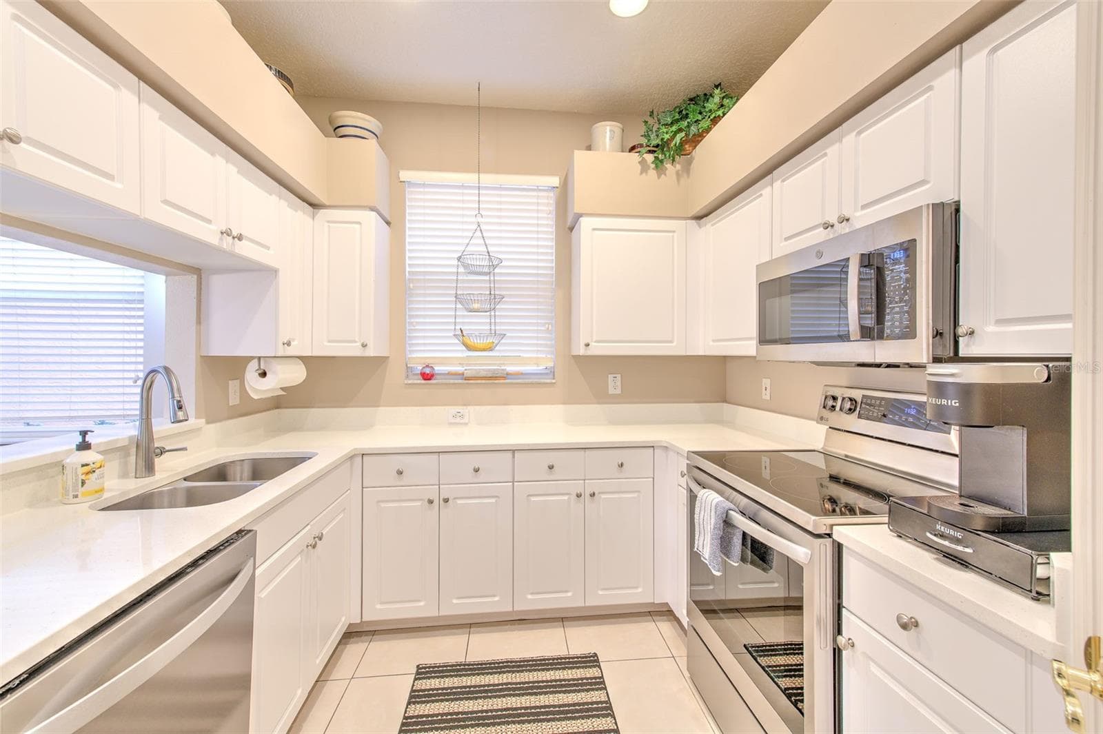 Townhouse at 3111 W SAN PEDRO ST, TAMPA, photo 5 of 42