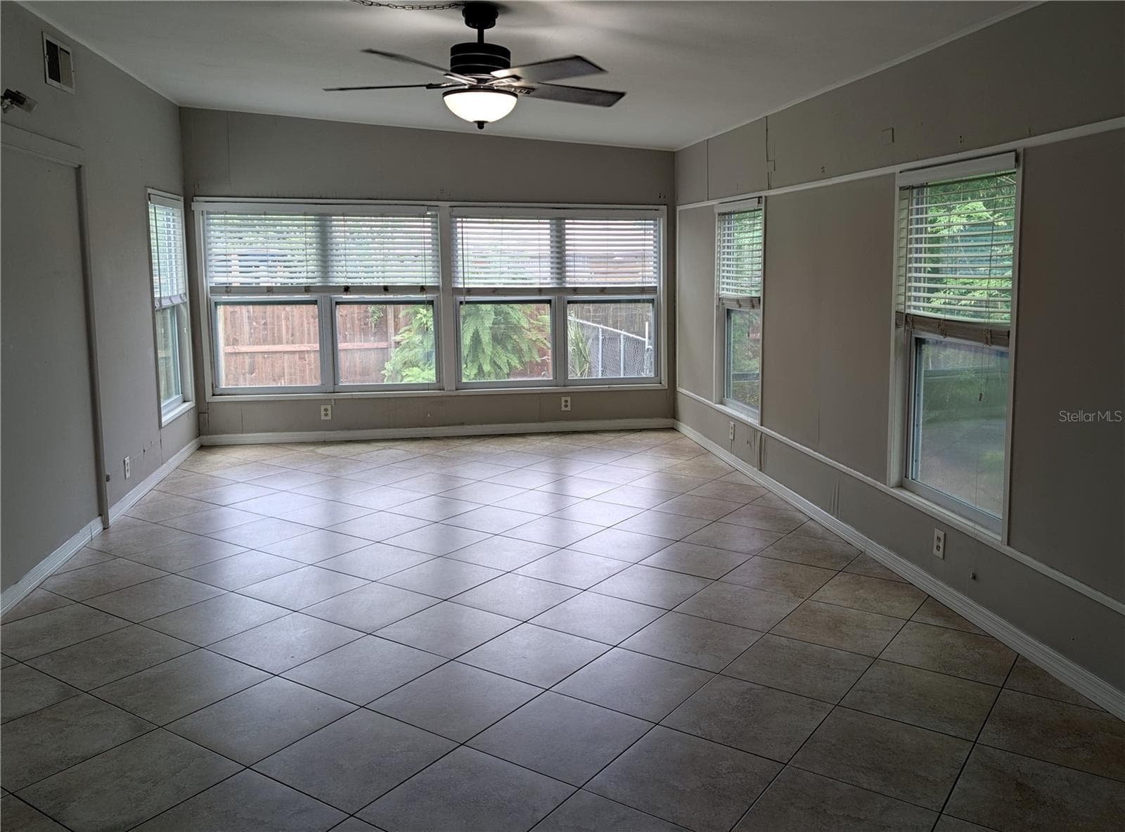 Single Family Residence at 1528 LEVERN ST, CLEARWATER, photo 7 of 39