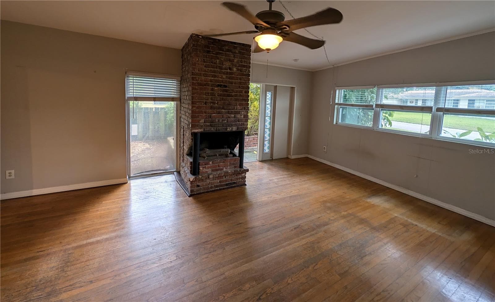 Single Family Residence at 1528 LEVERN ST, CLEARWATER, photo 8 of 39