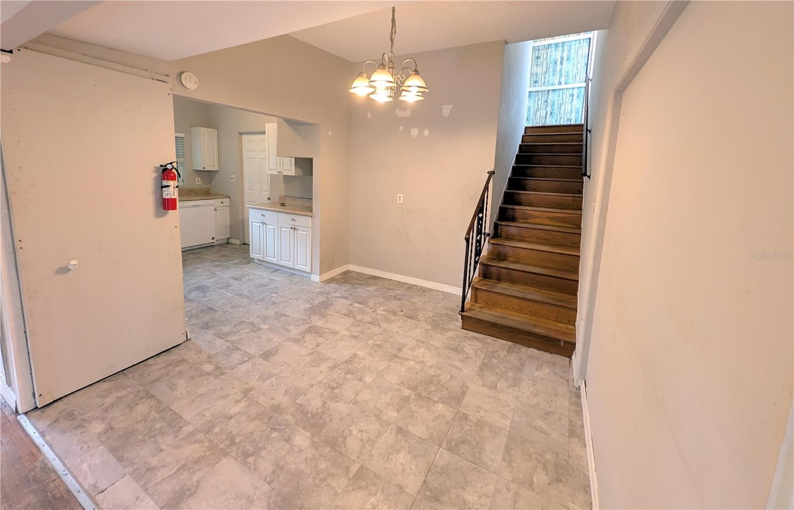 Single Family Residence at 1528 LEVERN ST, CLEARWATER, photo 11 of 39
