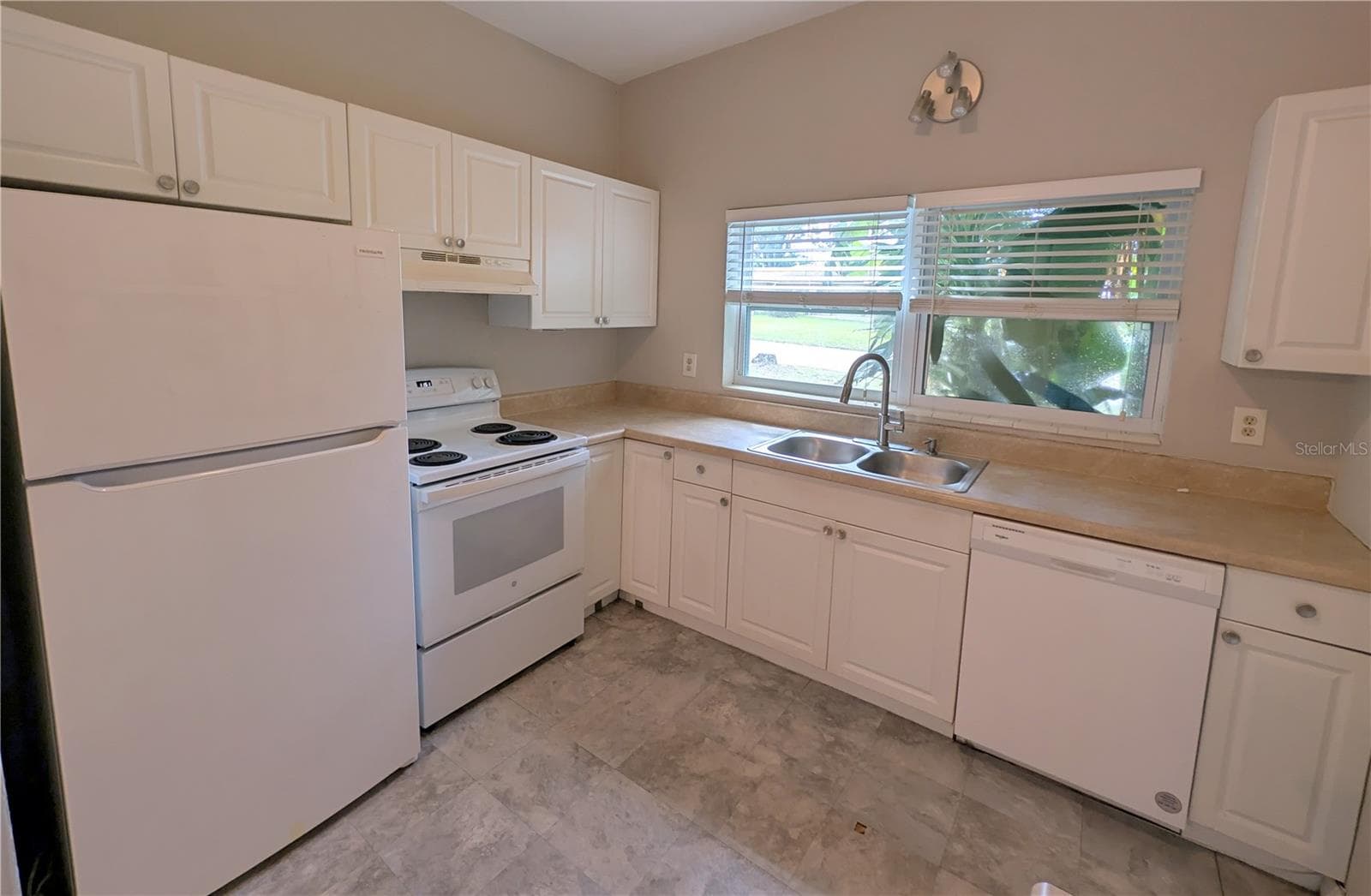 Single Family Residence at 1528 LEVERN ST, CLEARWATER, photo 12 of 39