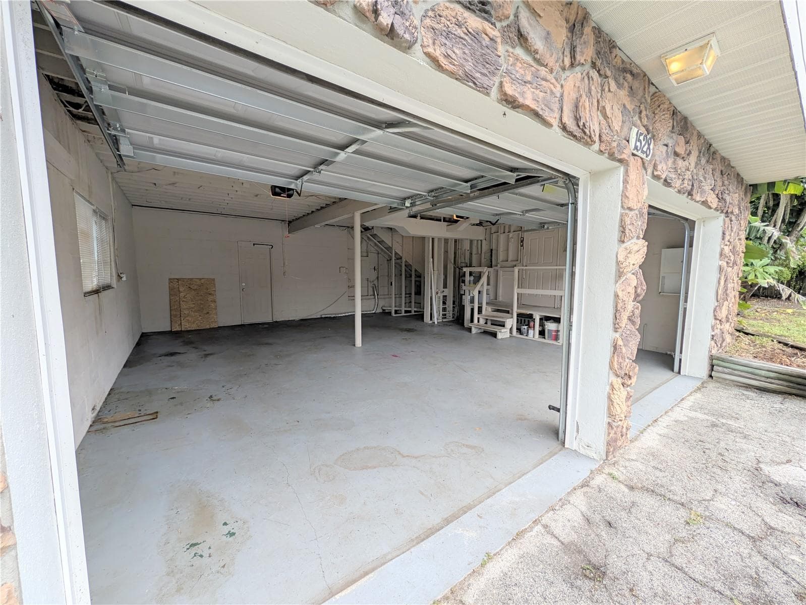 Single Family Residence at 1528 LEVERN ST, CLEARWATER, photo 15 of 39