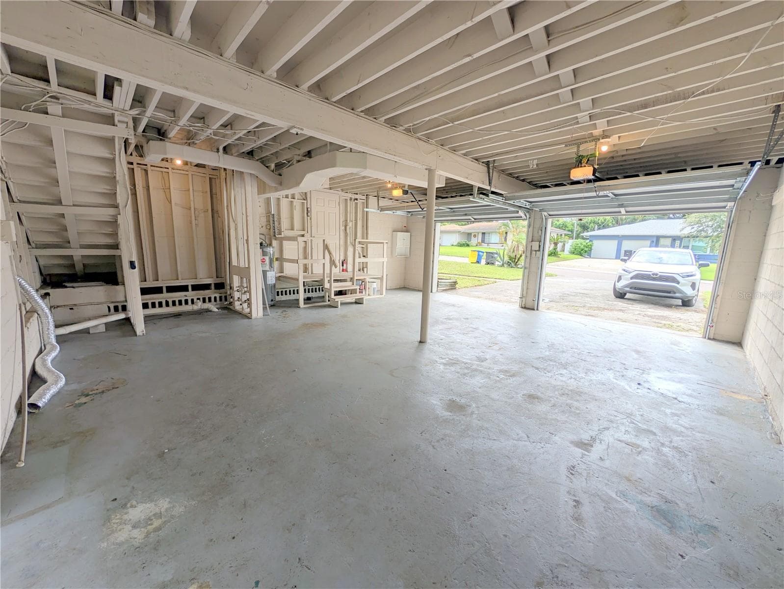 Single Family Residence at 1528 LEVERN ST, CLEARWATER, photo 6 of 39