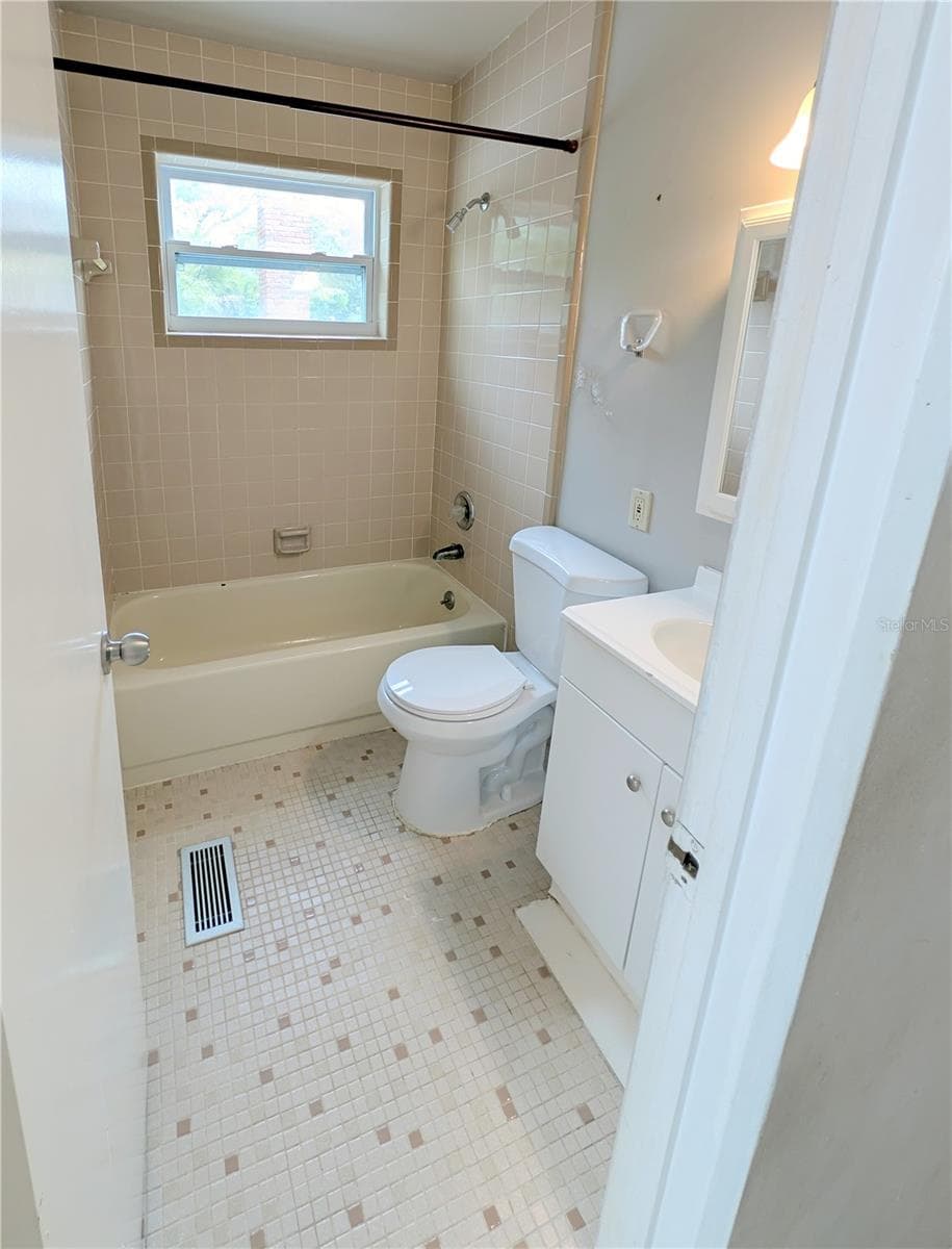 Single Family Residence at 1528 LEVERN ST, CLEARWATER, photo 19 of 39