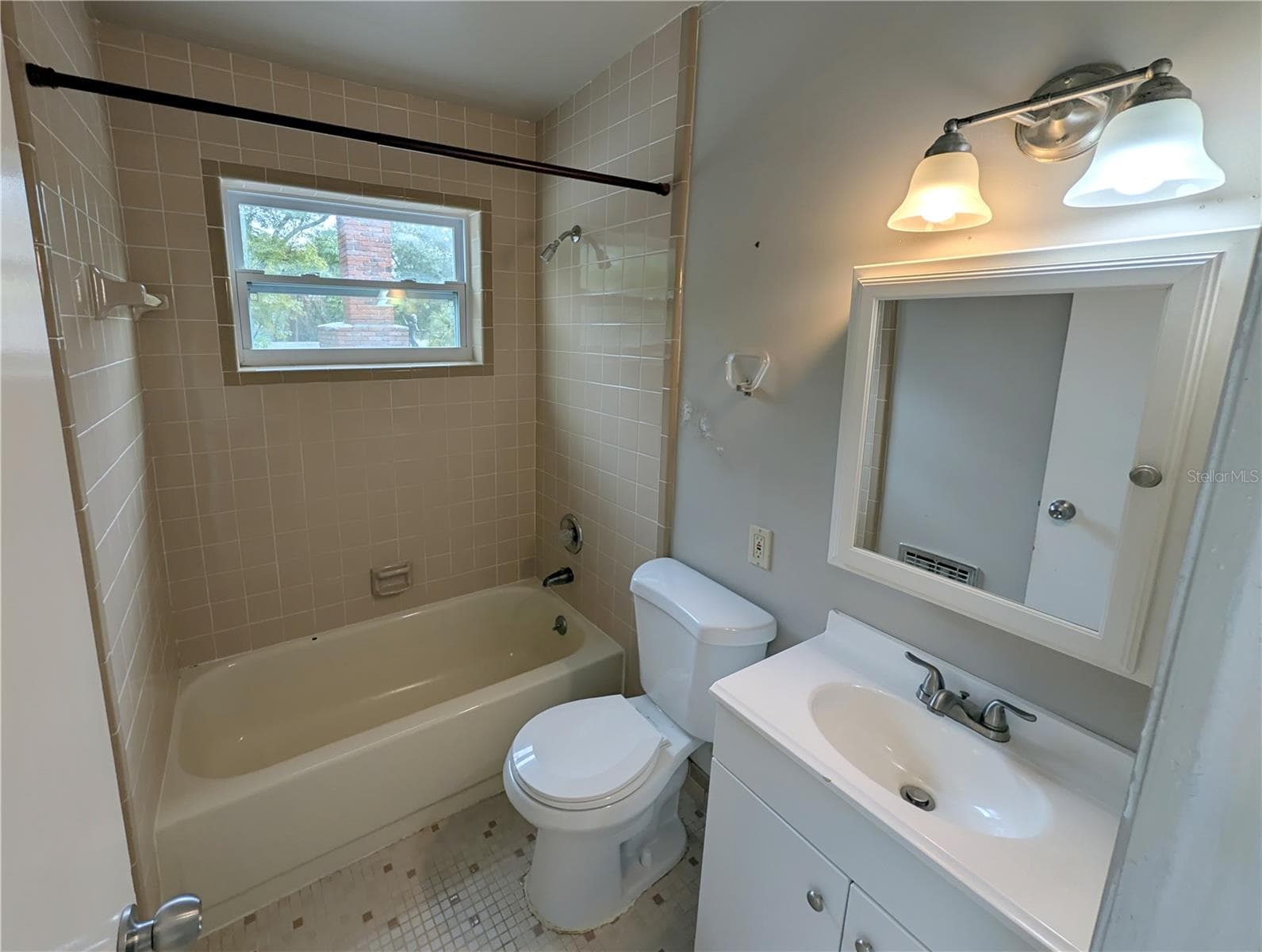 Single Family Residence at 1528 LEVERN ST, CLEARWATER, photo 20 of 39